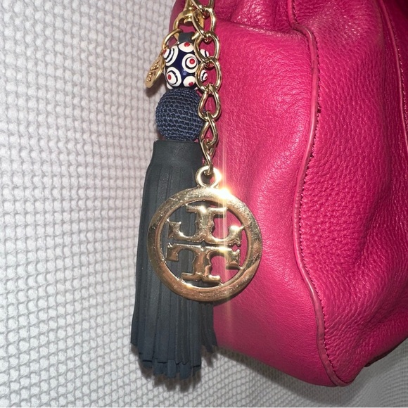 Tory Burch Amanda Magenta Pink Pebbled Leather Hobo Shoulder Bag w/Tassel Charm - Picture 3 of 16